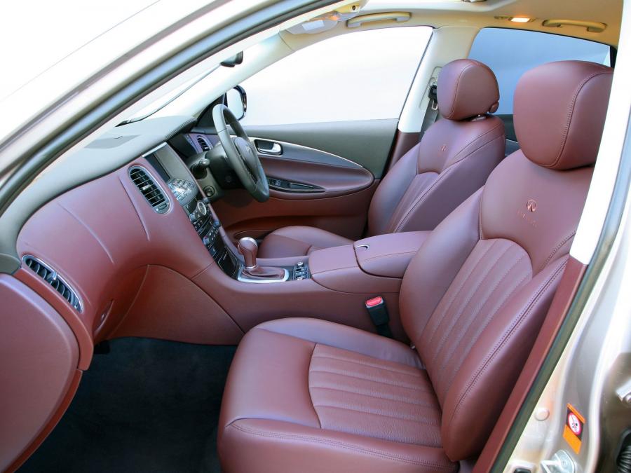  Infiniti EX30d GT 2010 года  (UK) (фото 16 из 20)